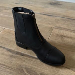 Brand New Ariat low leather riding boots women’s size 10